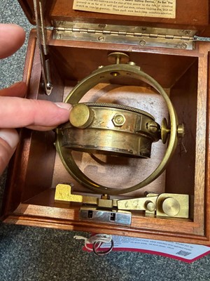Lot 55 - A WWII US Navy two-day chronometer watch