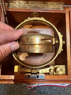 Lot 55 - A WWII US Navy two-day chronometer watch