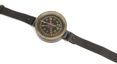 Lot 62 - A German Luftwaffe AK39 Wrist Compass (Armbandkompass)