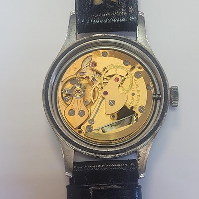 Lot 72 - A Smiths W10 military mechanical wristwatch