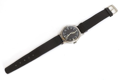Lot 72 - A Smiths W10 military mechanical wristwatch