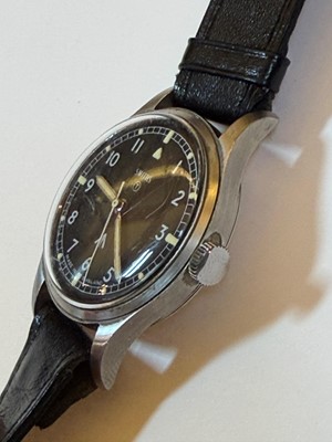 Lot 72 - A Smiths W10 military mechanical wristwatch