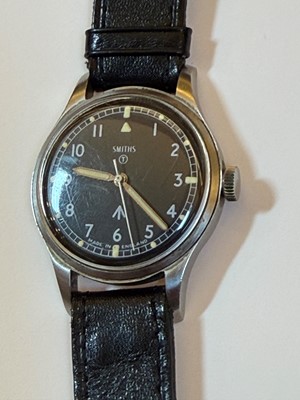 Lot 72 - A Smiths W10 military mechanical wristwatch