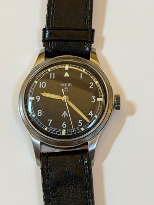 Lot 72 - A Smiths W10 military mechanical wristwatch