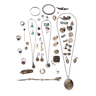 Lot 271 - A collection of silver jewellery
