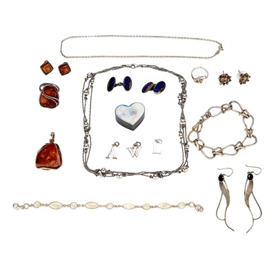 Lot 260 - A collection of silver jewellery