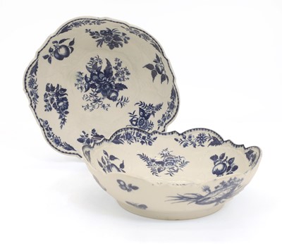 Lot 102 - A pair of Caughley porcelain salad bowl