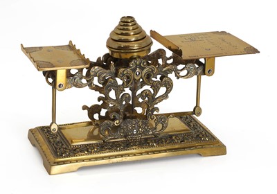 Lot 326 - A pair of Victorian postal scales