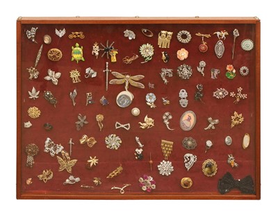 Lot 321 - A display box of mid century and later costume brooches