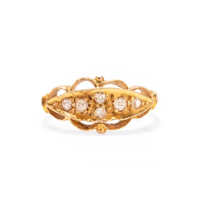 Lot 35 - An 18ct gold diamond ring