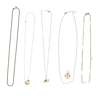 Lot 217 - A group of chains and pendants