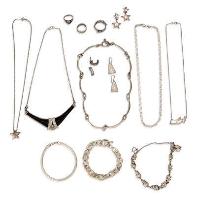Lot 253 - A collection of silver jewellery