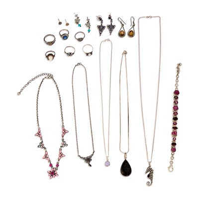 Lot 261 - A collection of jewellery