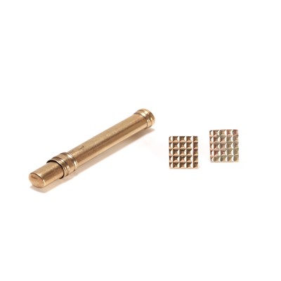 Lot 203 - A 9ct gold toothpick and a pair of 9ct gold ear studs