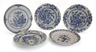 Lot 104 - A pair of Delft plates