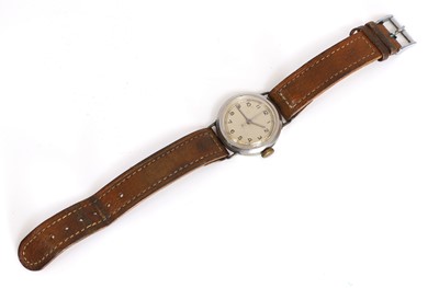 Lot 109 - A Dennison WWII military issue mechanical wristwatch