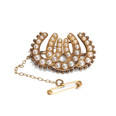 Lot 19 - A late Victorian split pearl horseshoe brooch