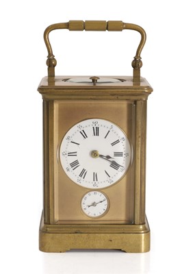 Lot 207 - A brass repeat carriage clock