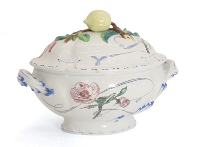 Lot 201 - A Haviland & Co French tureen