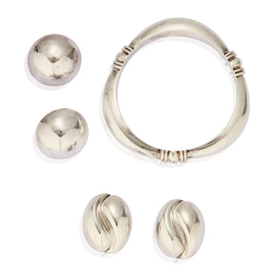 Lot 215 - A group of modernist silver jewellery