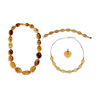 Lot 263 - A collection of silver and amber jewellery