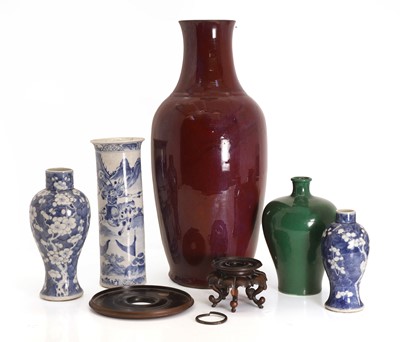 Lot 56 - A collection of three blue and white vases