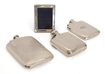 Lot 132 - A silver and engine turned hip flask