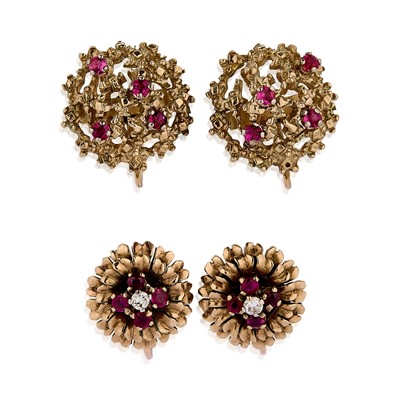 Lot 193 - Two pairs of screw-back earrings