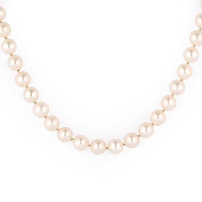 Lot 131 - A cultured pearl necklace with an 18ct gold clasp