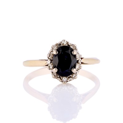 Lot 105 - An 18ct gold sapphire and diamond cluster ring