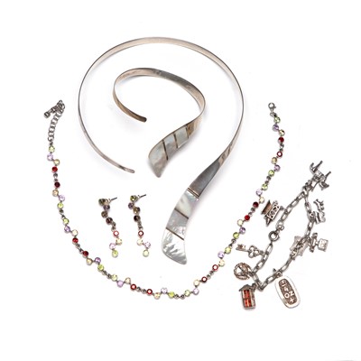 Lot 249 - A group of silver jewellery
