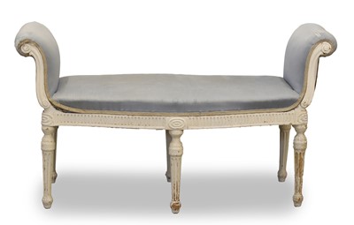 Lot 526 - A George III Hepplewhite style painted wooden window seat