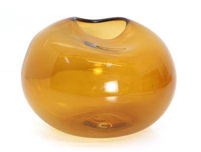 Lot 152 - A Kate Hume studio glass vase