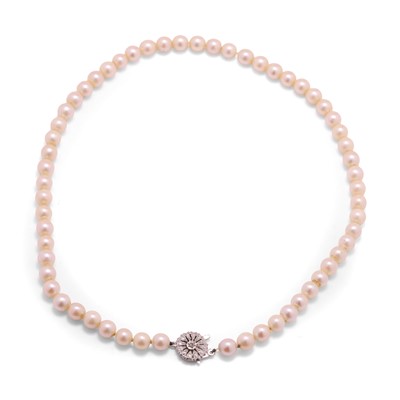 Lot 129 - A cultured pearl necklace