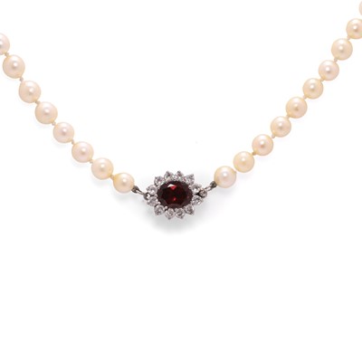 Lot 128 - A cultured pearl long necklace