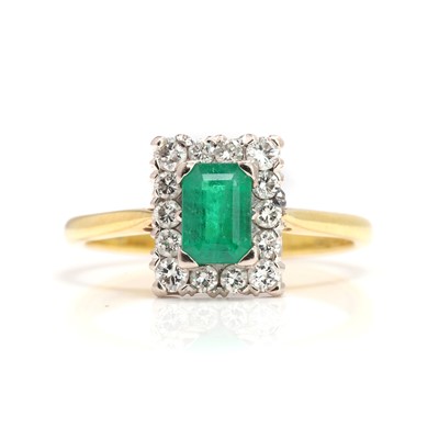 Lot 94 - An emerald and diamond cluster ring