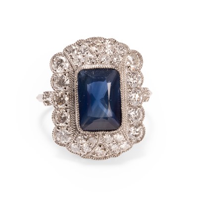 Lot 111 - A sapphire and diamond plaque ring