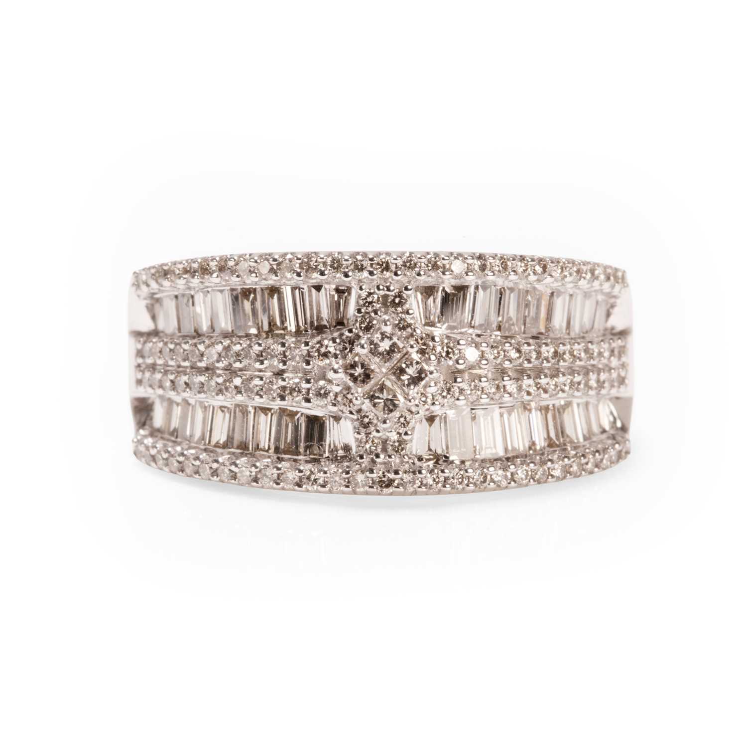Lot 79 - A 9ct white gold diamond ring