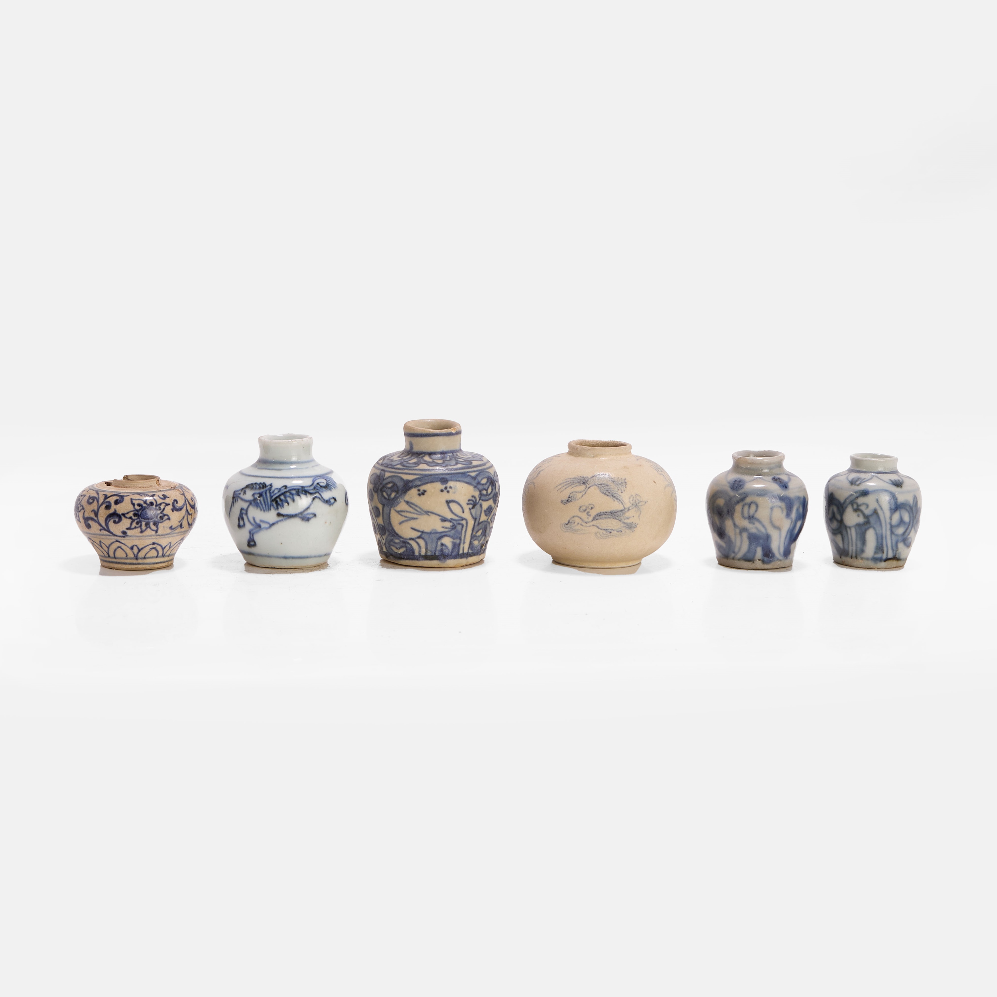 Lot 529 - A collection of Chinese blue and white