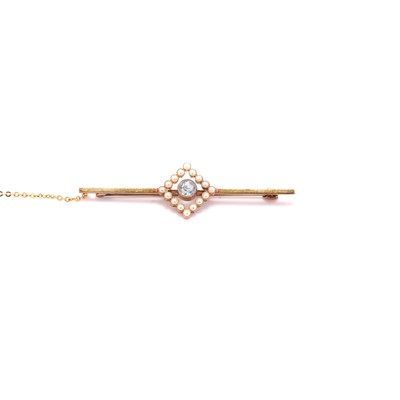 Lot 40 - An Edwardian aquamarine and split pearl bar brooch