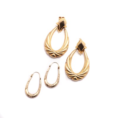 Lot 185 - Two pairs of 9ct gold earrings