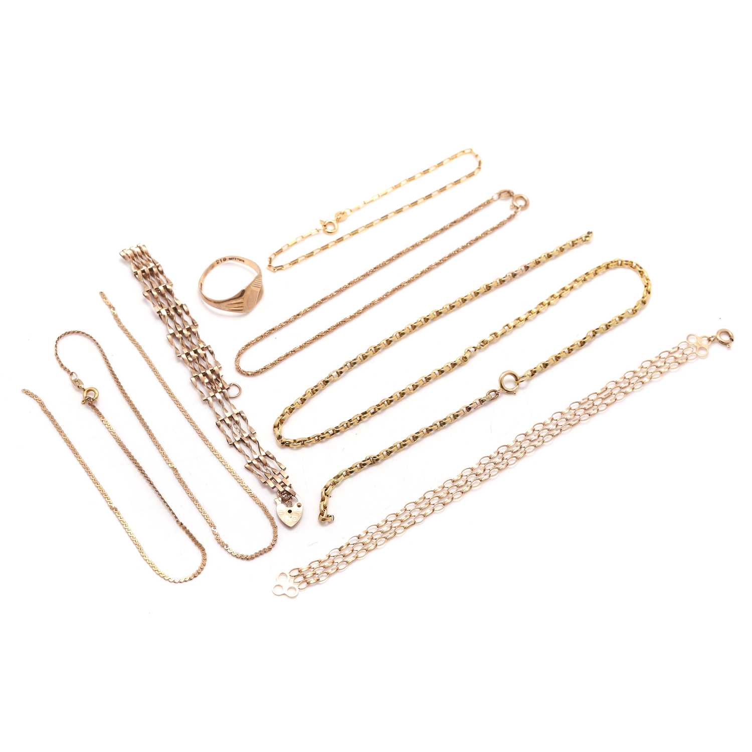 Lot 239 - A collection of 9ct gold jewellery and oddments