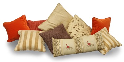 Lot 542 - A group of throw cushions