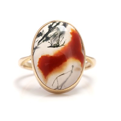 Lot 47 - A 9ct gold moss agate ring