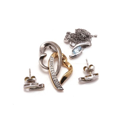 Lot 204 - A small group of 9ct gold jewellery