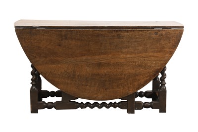 Lot 518 - An oak gate leg table