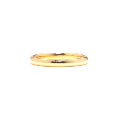 Lot 291 - An 18ct gold wedding band