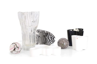 Lot 151 - A collection of glass