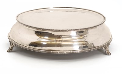Lot 7 - A silver plated cake stand