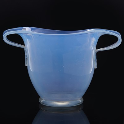 Lot 208 - A Loetz opalescent glass vase